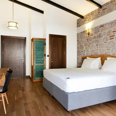 Marlo 12 Adult Only Ayvalı