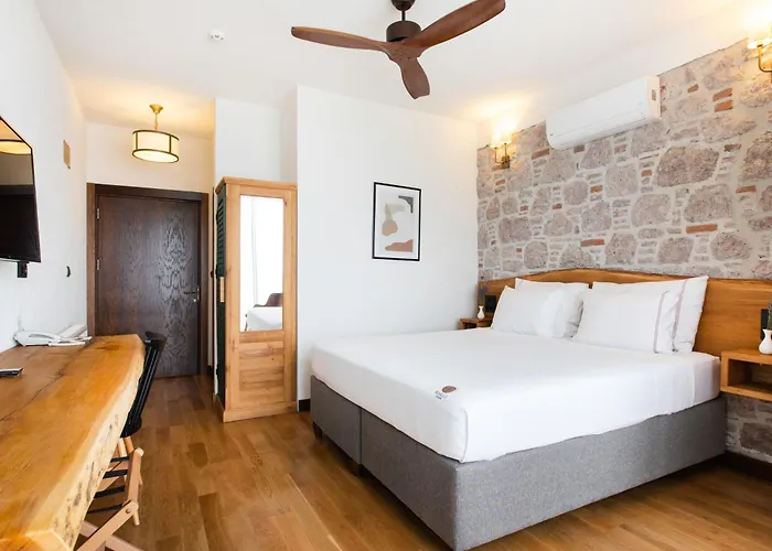 Marlo 12 Adult Only Ayvalı